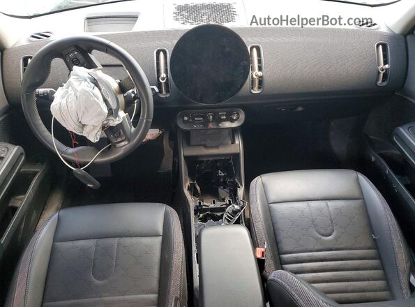 WMZ23GA06S7P40668 2025 MINI COUNTRYMAN Green Dashboard view