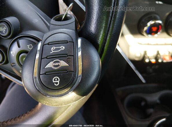 WMZYT5C38H3D80666 2017 MINI COUNTRYMAN Gold Dashboard view