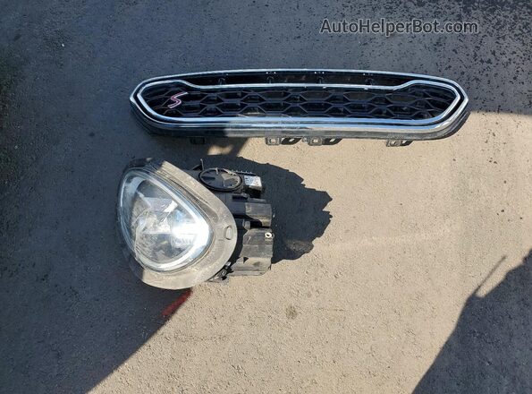 WMZYT5C39J3E62301 2018 MINI COOPER Black Vista del compartimento del motor