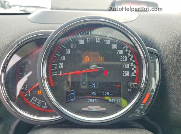 WMZYV9C36J3B92123 2018 MINI COOPER Gray Vista del cuadro de instrumentos