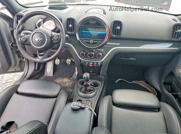 WMZYV9C36J3B92123 2018 MINI COOPER Gray Vista del salpicadero