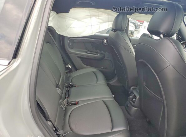 WMZYV9C36J3B92123 2018 MINI COOPER Gray Vista de los asientos traseros