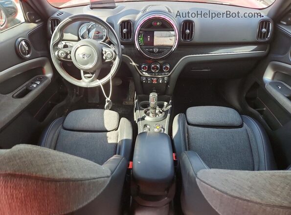 WMZYX1C06L3L93716 2020 MINI COOPER Красный Вид панели приборов
