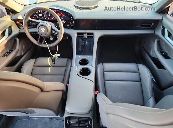 WP0AA2Y19SSA08361 2025 PORSCHE TAYCAN Green Widok deski rozdzielczej