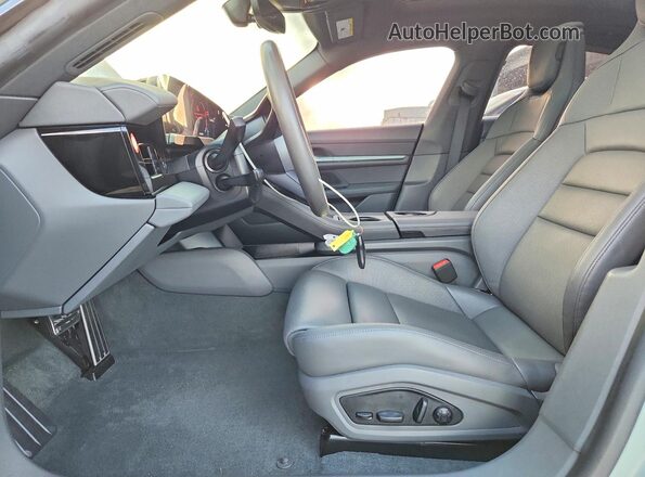 WP0AA2Y19SSA08361 2025 PORSCHE TAYCAN Green Widok wnętrza z przodu