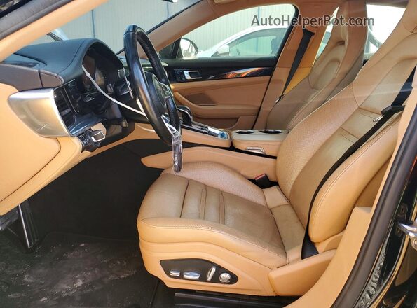 WP0AB2A7XHL123465 2017 PORSCHE PANAMERA Черный Вид салона спереди