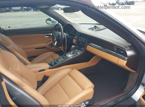 WP0CB2A96KS136429 2019 PORSCHE 911 Silver Front interior view