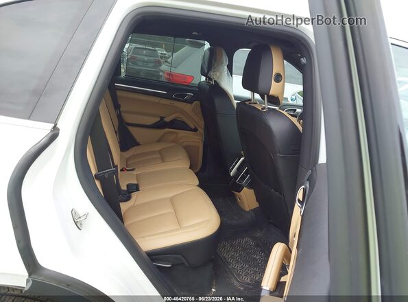 WP1AA2A21HKA82879 2017 PORSCHE CAYENNE Белый Вид наклейки с VIN-кодом