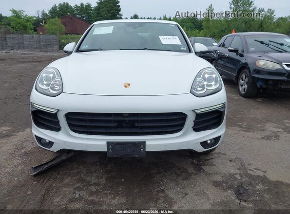 WP1AA2A21HKA82879 2017 PORSCHE CAYENNE Белый Вид задней части салона