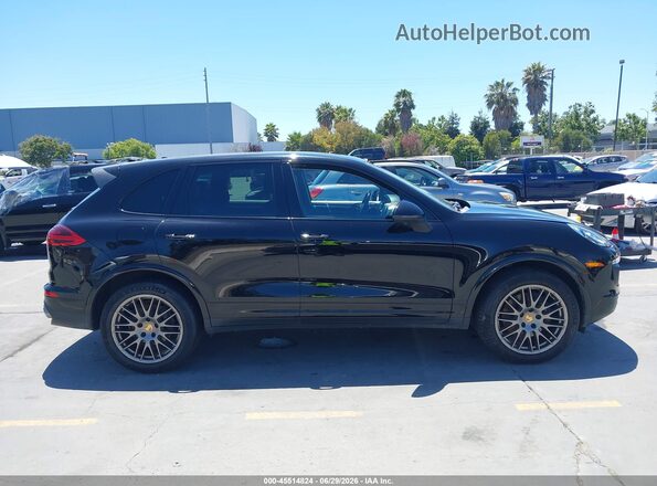 WP1AA2A22HKA87475 2017 PORSCHE CAYENNE Черный Вид задней части салона