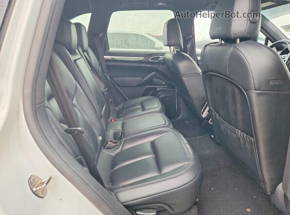 WP1AA2A24GLA05271 2016 PORSCHE CAYENNE White Հետևի նստատեղերի տեսք