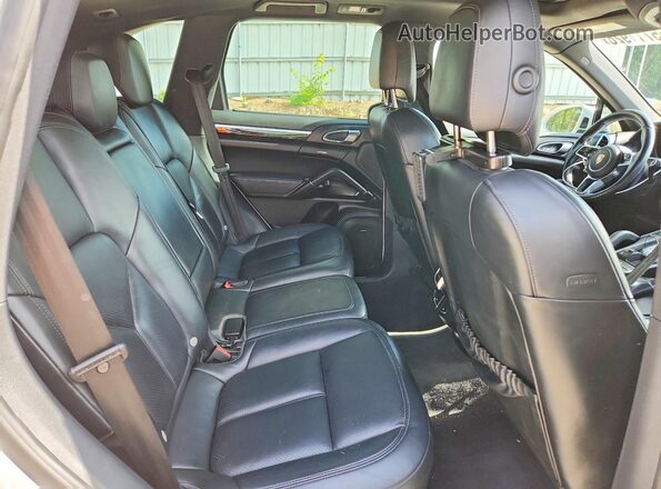 WP1AA2A25GLA05974 2016 PORSCHE CAYENNE White უკანა სავარძლების ხედი