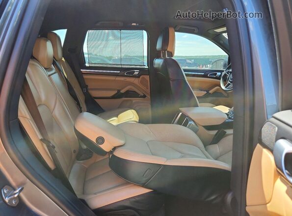 WP1AA2A26HKA92064 2017 PORSCHE CAYENNE Gray Вид задніх сидінь