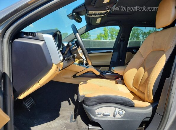 WP1AA2A26HKA92064 2017 PORSCHE CAYENNE Gray Вид салону спереду