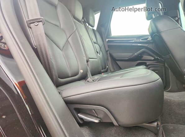 WP1AA2A27GLA05698 2016 PORSCHE CAYENNE Black Rear interior view