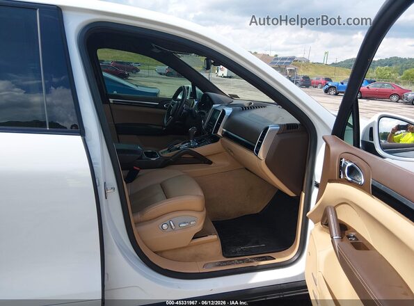 WP1AA2A27HKA83289 2017 PORSCHE CAYENNE White Vista interior delantera
