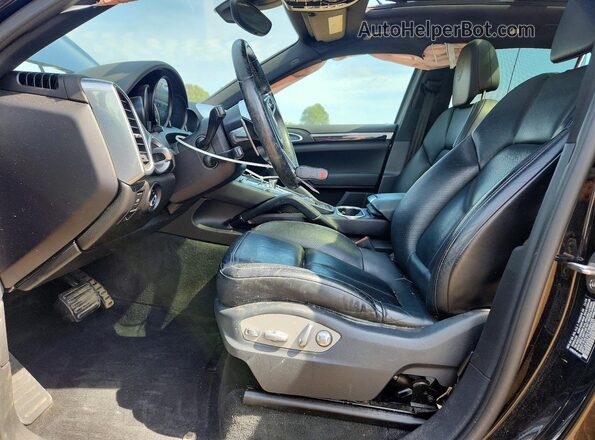 WP1AA2A27HKA86600 2017 PORSCHE CAYENNE Black Front interior view