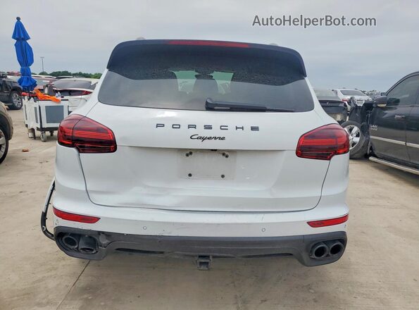 WP1AA2A29JKA02606 2018 PORSCHE CAYENNE White Widok z tyłu