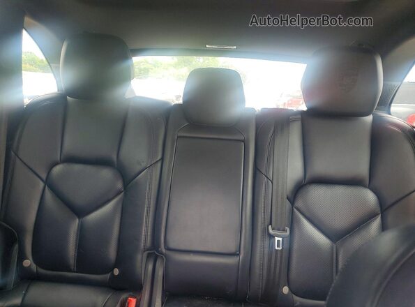 WP1AA2A29JKA02606 2018 PORSCHE CAYENNE White Widok tylnych siedzeń