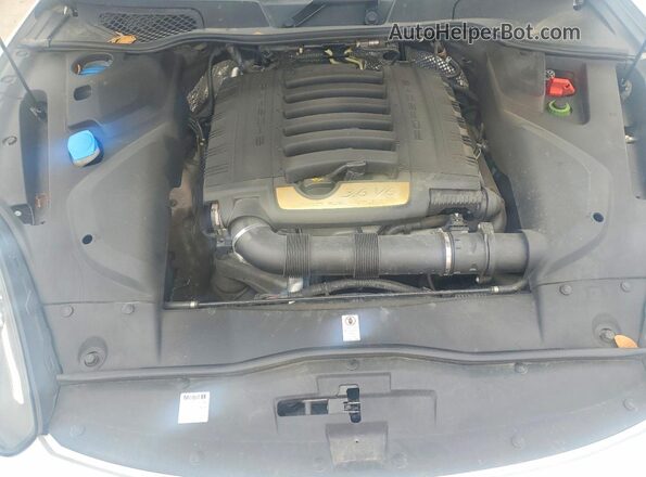 WP1AA2A29JKA02606 2018 PORSCHE CAYENNE White Widok komory silnika
