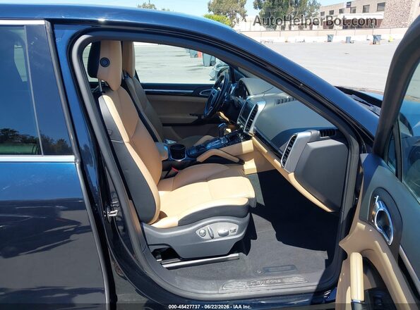 WP1AA2A2XGLA01354 2016 PORSCHE CAYENNE Blue Widok wnętrza z przodu