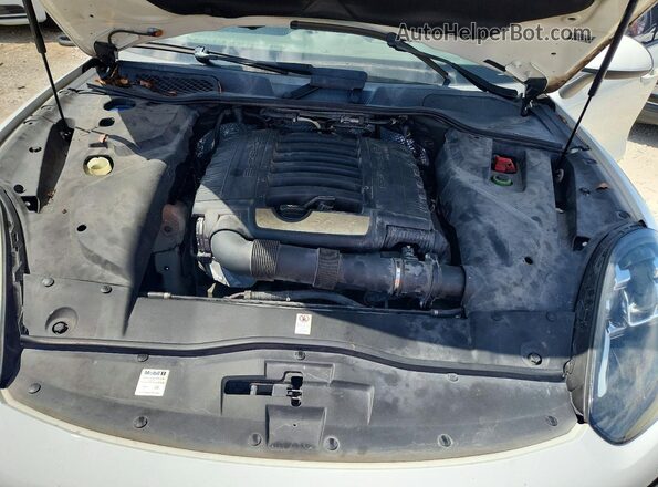 WP1AA2A2XJKA06969 2018 PORSCHE CAYENNE Белый Вид задней части салона