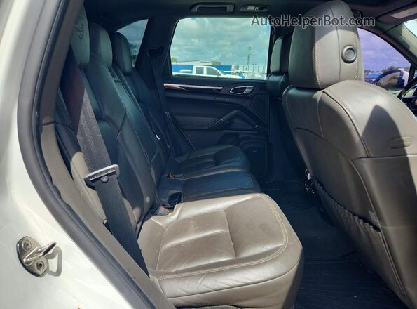 WP1AA2A2XJKA06969 2018 PORSCHE CAYENNE Белый Вид задних сидений
