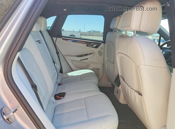 WP1AA2A52SLB08885 2025 PORSCHE MACAN Gray Rear interior view