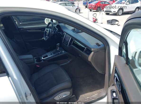 WP1AA2A54HLB08573 2017 PORSCHE MACAN White Widok wnętrza z przodu