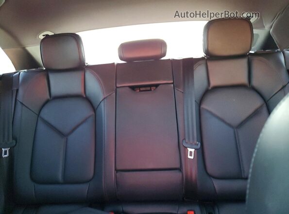 WP1AA2A54PLB08877 2023 PORSCHE MACAN Red Widok tylnych siedzeń