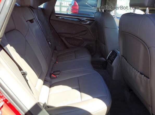 WP1AA2A54TLB01471 2026 PORSCHE MACAN Red უკანა სალონის ხედი