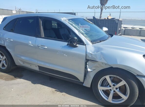 WP1AA2A55MLB06650 2021 PORSCHE MACAN Серебряный Вид спереди