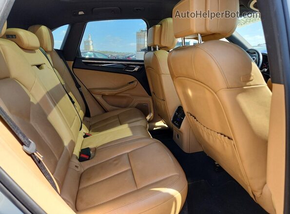 WP1AA2A56JLB01145 2018 PORSCHE MACAN White Սալոնի հետևի տեսք