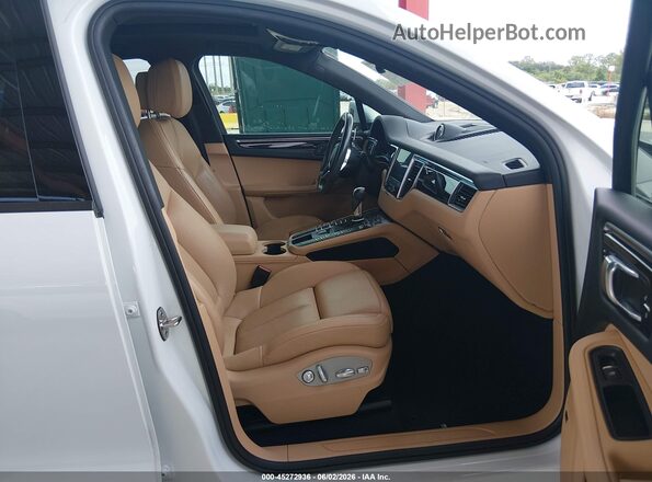 WP1AA2A56JLB19032 2018 PORSCHE MACAN White Front interior view