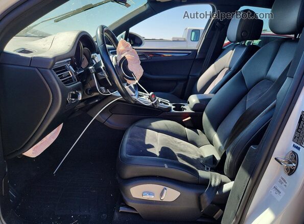 WP1AA2A57LLB13713 2020 PORSCHE MACAN White Front interior view