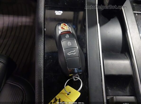 WP1AA2A57RLB05457 2024 PORSCHE MACAN Brown Vista del salpicadero