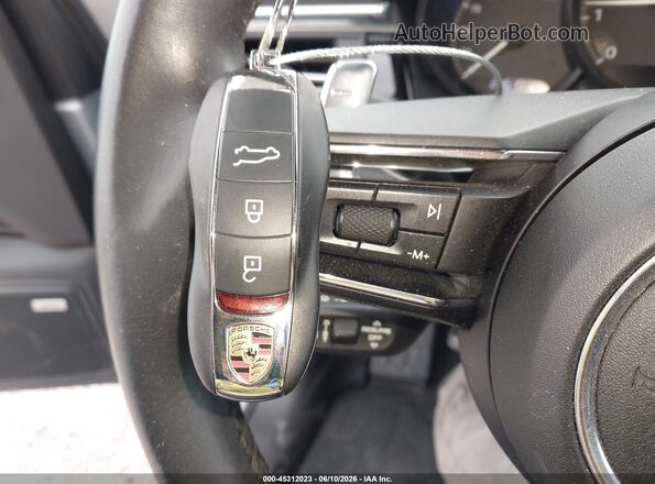 WP1AA2A57RLB07340 2024 PORSCHE MACAN Серебряный Вид панели приборов