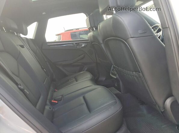 WP1AA2A59LLB04429 2020 PORSCHE MACAN Beige Вид задньої частини салону