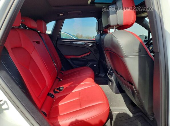 WP1AA2A5XKLB02316 2019 PORSCHE MACAN White Rear interior view