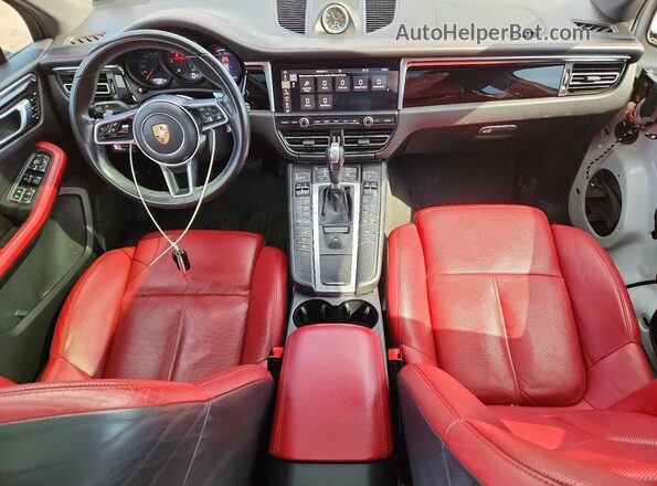 WP1AA2A5XKLB02316 2019 PORSCHE MACAN White Dashboard view