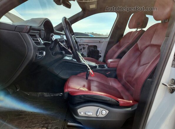 WP1AA2A5XKLB02316 2019 PORSCHE MACAN White Front interior view