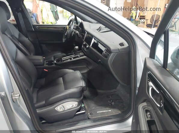 WP1AA2A5XRLB12922 2024 PORSCHE MACAN Gray Front interior view