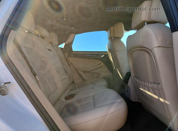 WP1AA2A5XSLB07077 2025 PORSCHE MACAN White Вид задньої частини салону