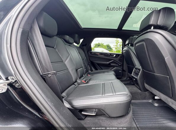 WP1AA2AY1KDA13707 2019 PORSCHE CAYENNE Black Widok z przodu