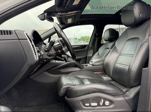 WP1AA2AY1LDA03762 2020 PORSCHE CAYENNE Белый Вид салона спереди