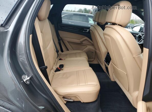 WP1AA2AY1LDA04426 2020 PORSCHE CAYENNE Gray Vista interior trasera