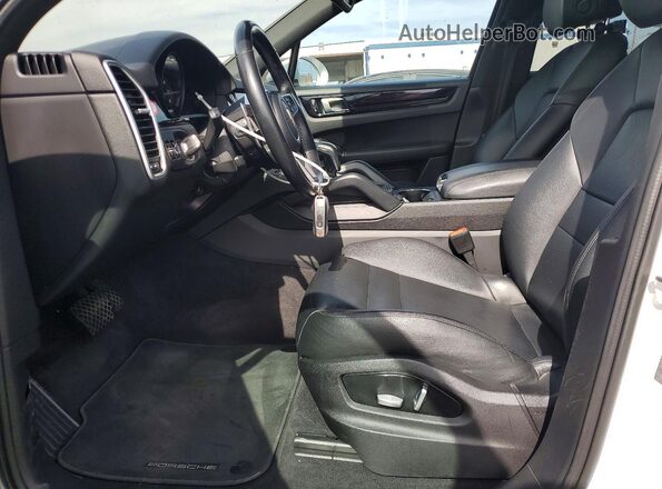 WP1AA2AY1LDA10033 2020 PORSCHE CAYENNE White Front interior view