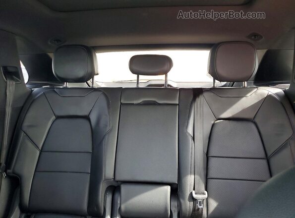 WP1AA2AY1LDA10033 2020 PORSCHE CAYENNE White Rear seats view