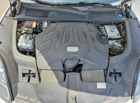 WP1AA2AY3LDA05030 2020 PORSCHE CAYENNE Белый Вид задней части салона