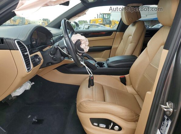 WP1AA2AY4KDA05066 2019 PORSCHE CAYENNE Gray Vista interior delantera